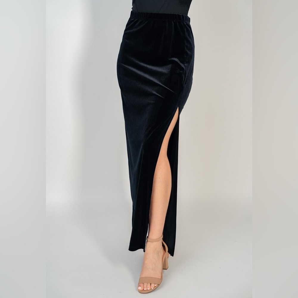 Black Velvet Skirt. Brand New with tags